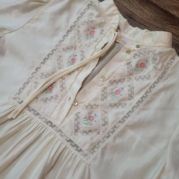 Vintage 1970's Barbizon Rose Embroidered Ivory Lace Trim Satin Nightgown Size MD - Picture 3 of 9